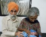 زن مسن هندی نخستین فرزند خود را به دنیا آورد