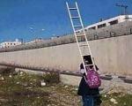 دختری‌ که با نردبان به مدرسه می‌رود!