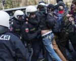 اعتراض به سیاست های اروپا در قبال پناهجویان در ایتالیا به درگیری با پلیس منجرشد