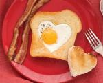 غذای اصلی/ برای تزئین سفره، «تخم مرغ قلبی» درست کنید