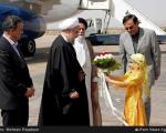 استقبال دختر کوچک کرمانی از رئیس جمهور در لحظه ورود به شهرش