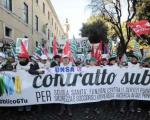 تظاهرات کارمندان دولتی برای درخواست تمدید قراردادهای کاری در ایتالیا