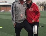 سپهر حیدری و همسرش با لباس ورزشی در زمین فوتبال+عکس