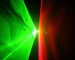 چرا لیزرهای سبز از انواع قرمز قوی‌تر هستند؟