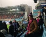 تیپ جالب یک زن ایرانی در استادیوم فوتبال + عکس