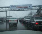 عکس/ ترافیک سنگین به علت بارش برف در مشهد